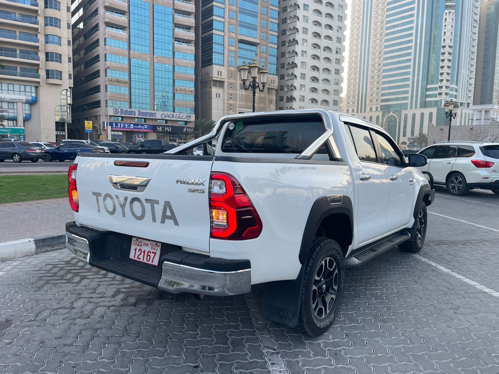 Toyota Hilux SR5 2017 White Bullbar image